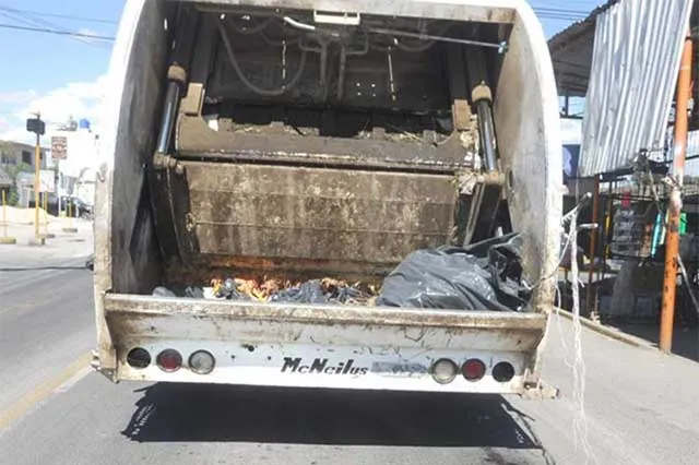 Muere trabajador de limpia al caer de camión recolector en Atlixco