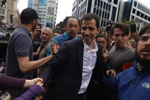 Juan Guaidó contradice a Maduro y afirma que no romperá relaciones con EU