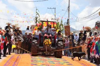 Chignahuapan vive tradiciones con seguridad, gobernador Armenta encabeza cabalgata con mil jinetes