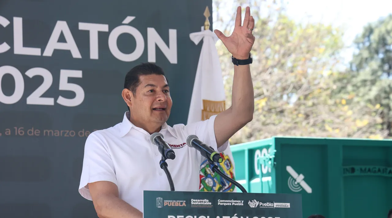 Exige Armenta orden en el estacionamiento del estadio Cuauhtémoc