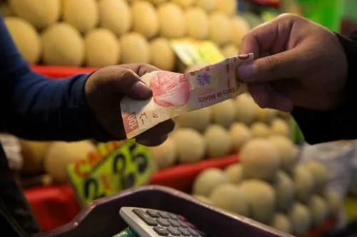 Inflación baja a 5.45% en primera quincena de febrero: Inegi
