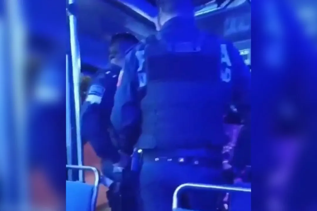 Tres sujetos asaltan unidad de la ruta 65 en colonia Santa María; hieren a pasajero durante atraco