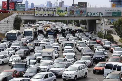 Video: Caos vial en la Vía Atlixcáyotl por manifestación de la 28 de Octubre
