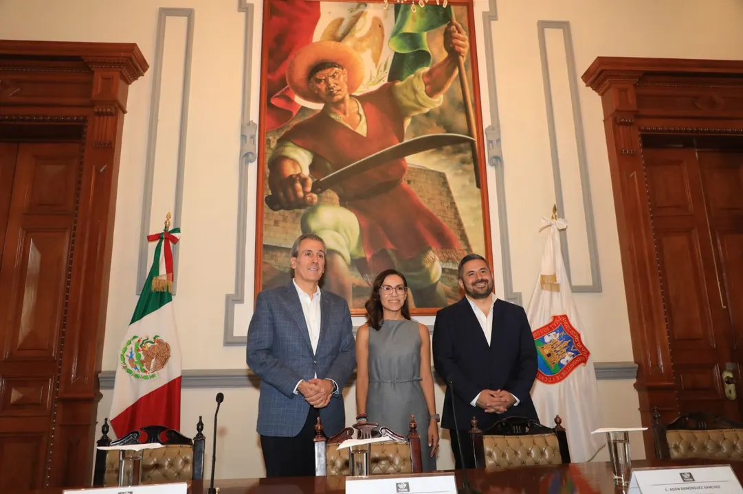 Firma de acta de entrega-recepción del Ayuntamiento de Puebla
