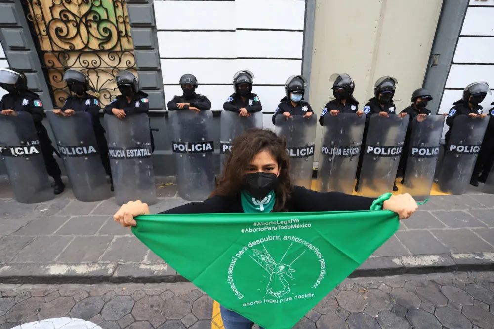Anuncia diputado local de Morena nueva iniciativa para despenalizar el aborto en Puebla