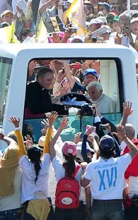 El Papa llega a la Catedral de León para reunirse con obispos de América Latina