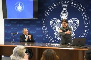 Lilia Cedillo dicta conferencia sobre cómo prevenir infecciones de vías respiratorias