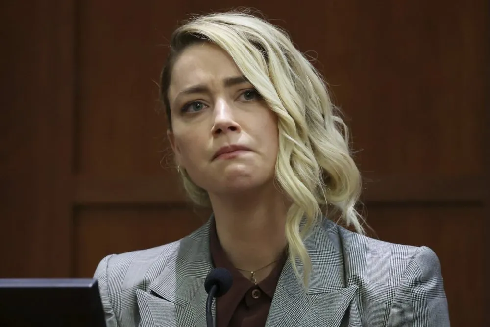 Captan a Amber Heard comprando en rebajas