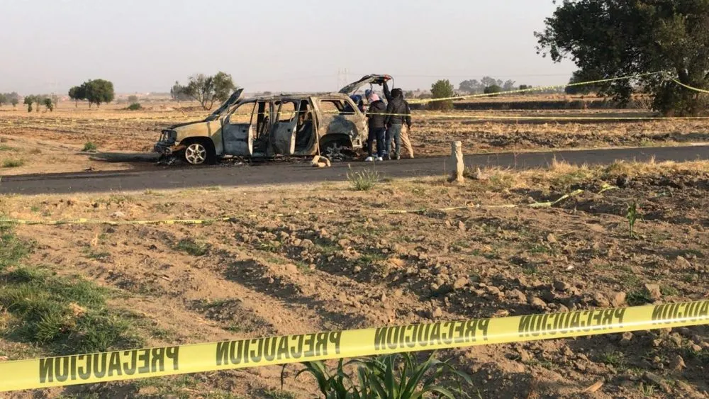 Calcinan camioneta con todo y encajuelado en Cuapan