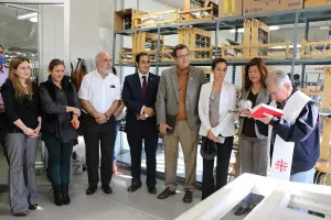 Telar de Jacquard, único para estudiantes de Diseño Textil