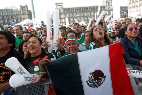 Fotos: El Zócalo festeja el triunfo mexicano