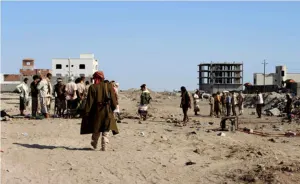 Atentado suicida deja 30 muertos en base militar de Yemen