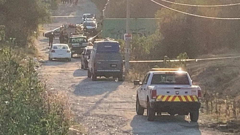 Hallan a dos cuerpos embolsados en barranca de Santa Lucía