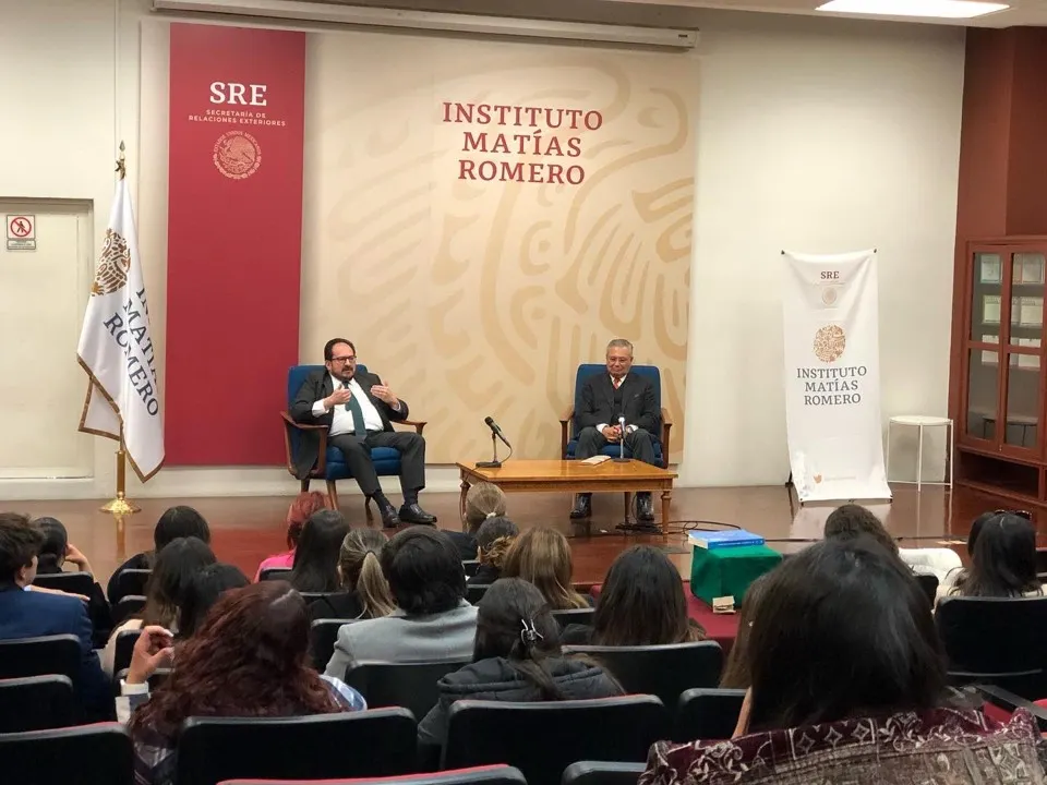Anáhuac Puebla impulsa la educación de sus estudiantes con visita al Senado de la República