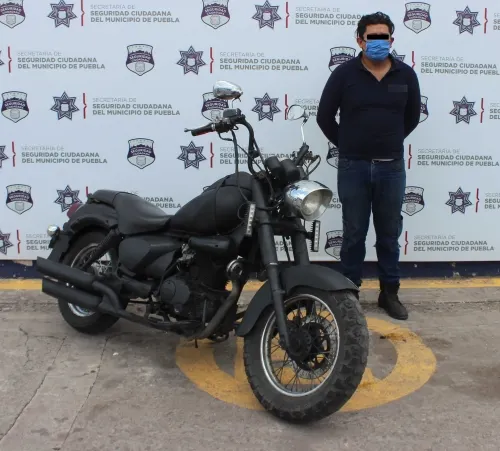 Ubicó y detuvo policía municipal de Puebla a hombre por robo a repartidor de agua purificada
