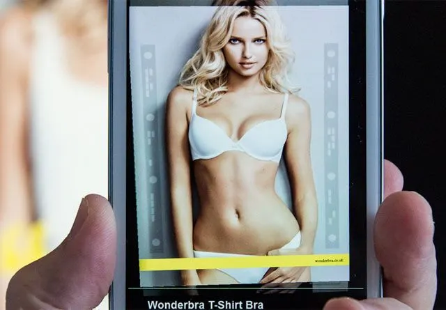 Mediante app se puede ver lencería de modelo