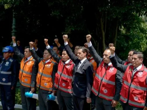 Reconoce Peña Nieto unión de población en sismo del 85 y del 19-S