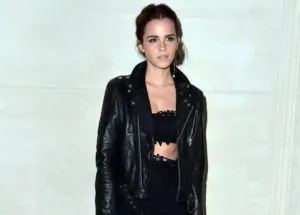 Captan a Emma Watson con atuendo llamativo durante show