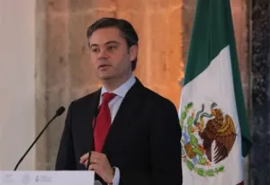 Reforma educativa no es para afectar a maestros, reitera Nuño Mayer