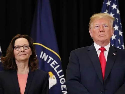 Haspel toma el mando de la CIA entre elogios de Trump