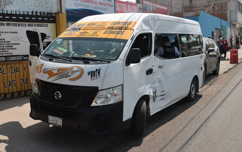 Colisión en carril confinado de RUTA deja lesionados en la colonia Adolfo López Mateos