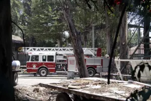 Incendio en bodegas del CENHCH moviliza a bomberos