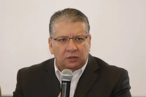 Doger y Biestro se confrontan por Ley de Educación
