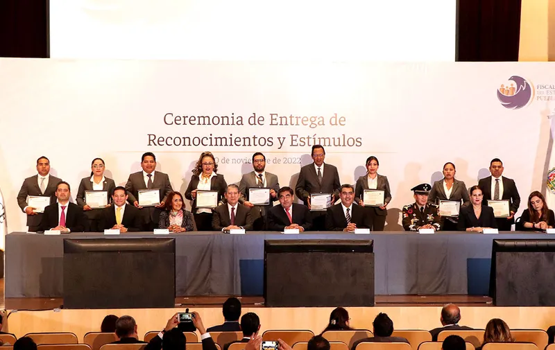 fge-puebla-entrega-reconocimientos
