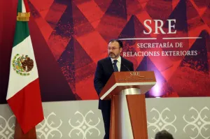 PRD pide la renuncia del canciller Luis Videgaray