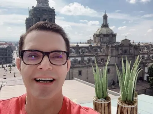 Horacio Villalobos denuncia amenazas de muerte por su ‘nueva obra gay’