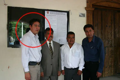 Síndico de Huejotzingo vuelca ebrio en una unidad oficial