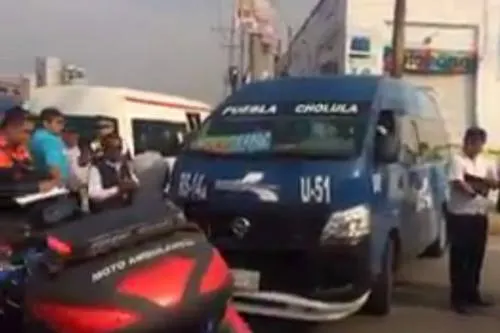 Fuerte impacto entre rutas del transporte público deja al menos 10 lesionados