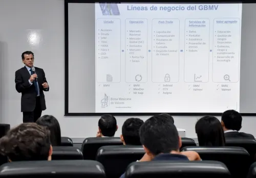 Directivos de Grupo BMV comparten experiencias con estudiantes UDLAP y empresarios poblanos