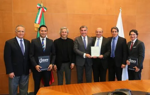 Únete reconoce a Tony Gali por su compromiso con la educación