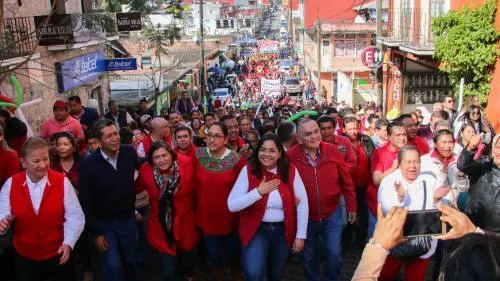 Lupita Vargas se registra como precandidata del PRI por Xicotepec