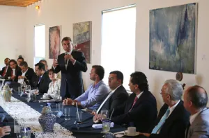 Tony Gali refrenda compromiso con académicos y empresarios