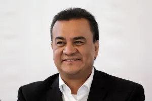 Mario Rincón se reúne con ex verificadores; le comparten inconformidad