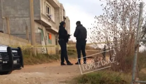 Hallan cadáver de mujer encobijado, en San José Los Cerritos