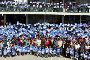 SMDIF apoya a familias con entrega de más uniformes y mochilas