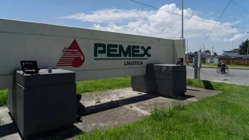 Ingresos petroleros se desploman 52.3% en enero