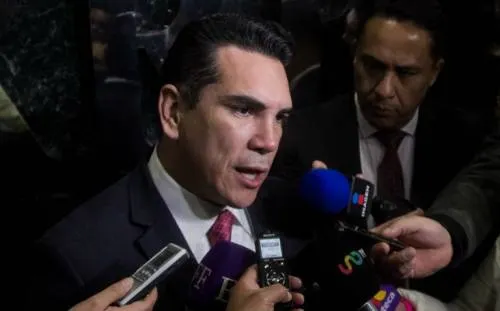 Conago prepara una queja por abucheos en eventos de AMLO