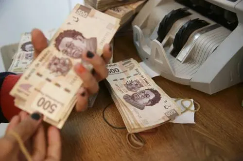 Peso mexicano se aprecia después de datos económicos de Estados Unidos