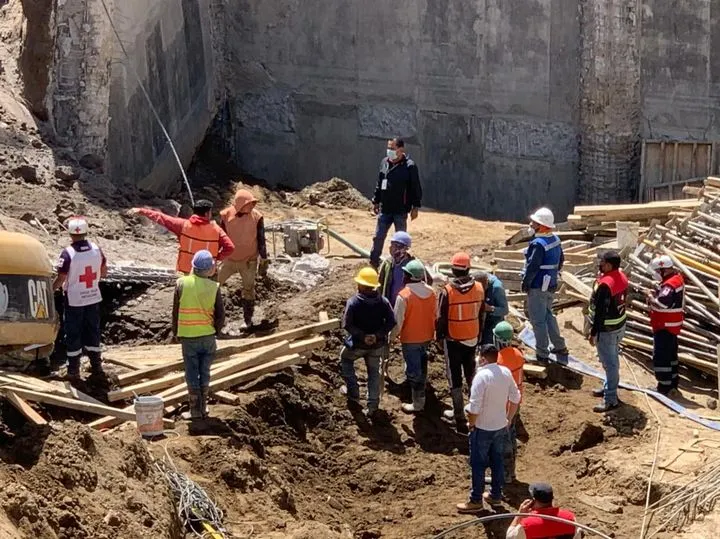 Derrumbe de barda en Texmelucan deja 3 muerdos