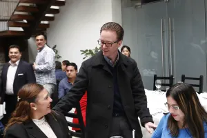 Entrega de tinacos, dentro del marco de la ley: Banck