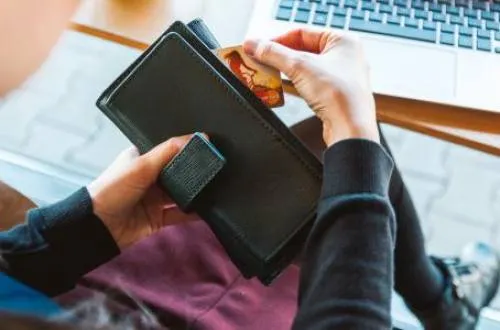 Mujeres son buenas ‘pagadoras’ pero están poco bancarizadas
