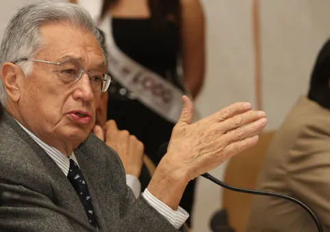 Asegura Bartlett no creer en las encuestas