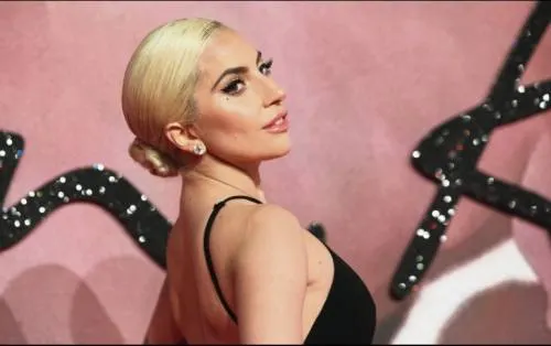 Lady Gaga se prepara para sumergirse al lado de “La Sirenita”
