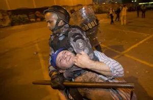 Se salen de control protestas en Brasil