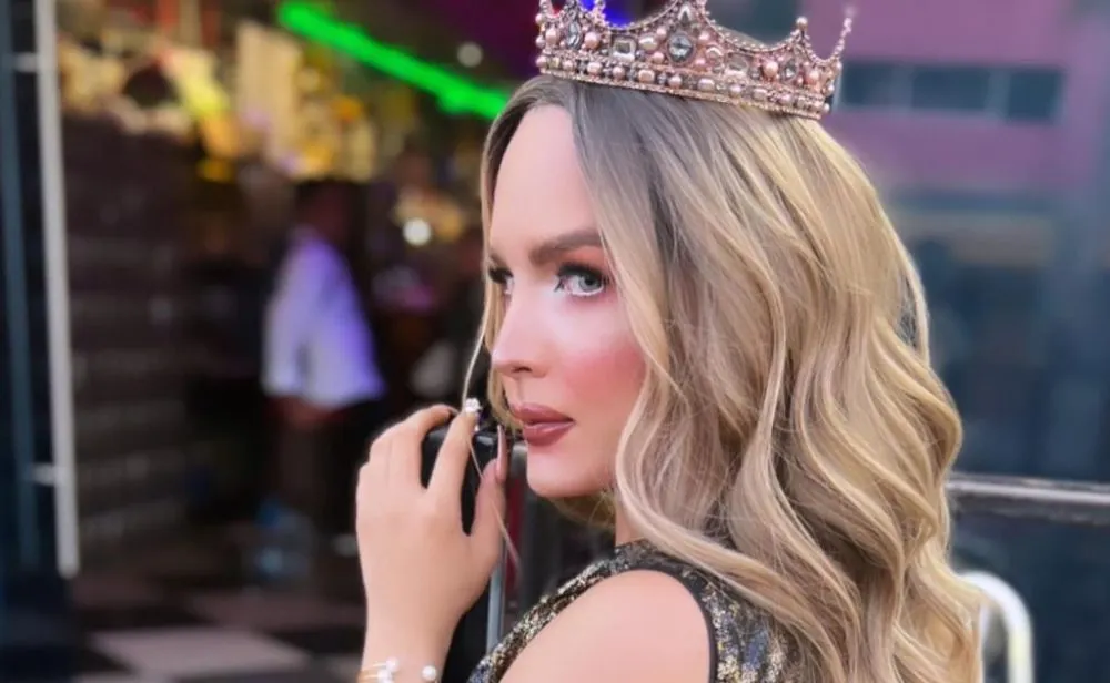 Belinda regala vestuario a su doble, Isabela Chávez