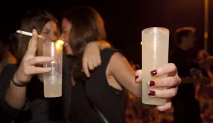 Qué debes comer antes de beber alcohol para no subir de peso